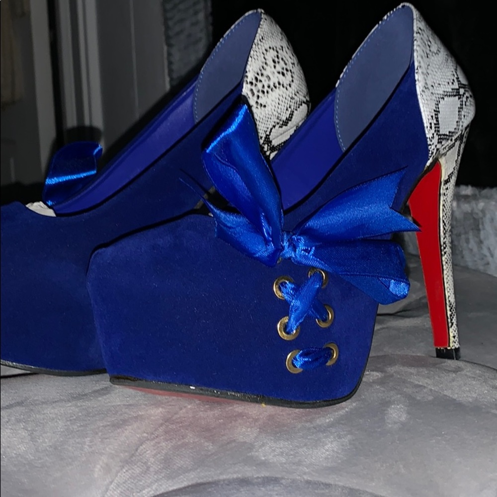 Blue Bow with Snakeskin